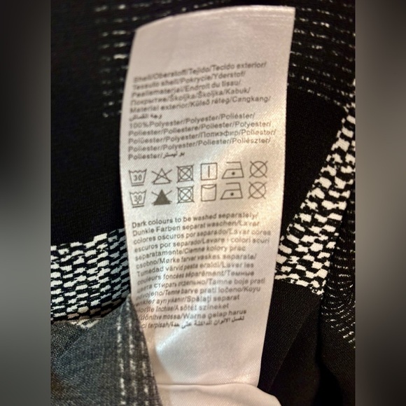 2/$15 - Vero Moda Modern Geometric Print Blouse - Size 38 - Picture 10 of 16